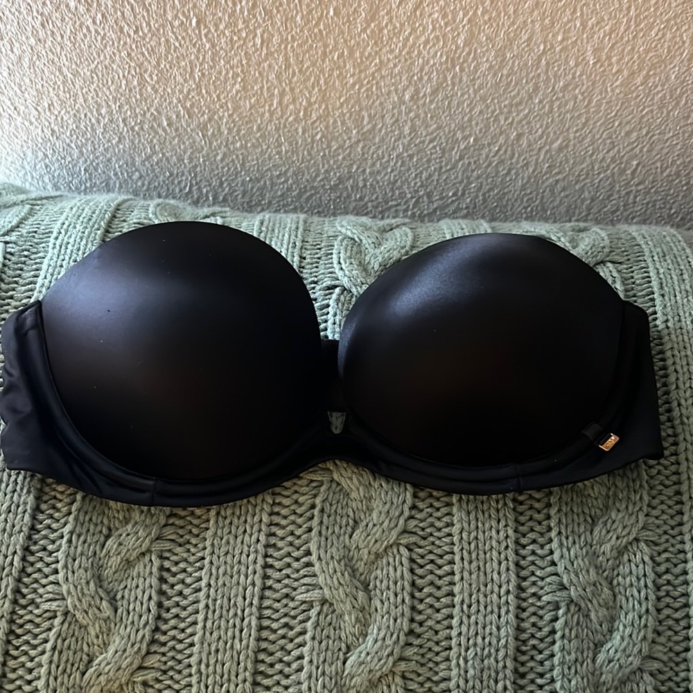 Strapless black bra from Victoria secrets.